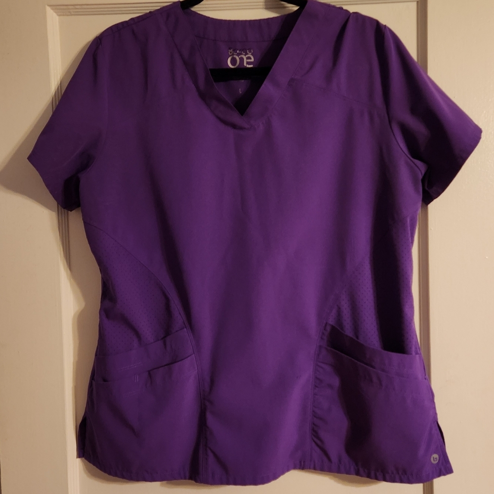 5 Pocket Sporty V-Neck Scrub Top
